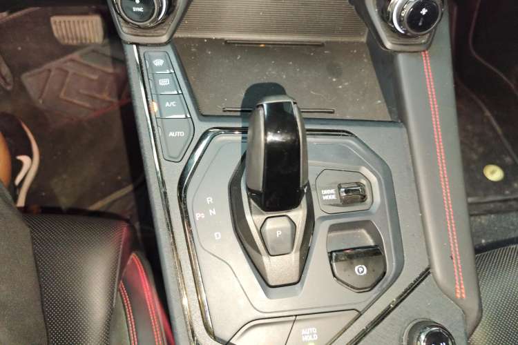 Used Lynk & Co 05 2022 2.0TD Four-Wheel Drive Dynamic Halo Gear Lever