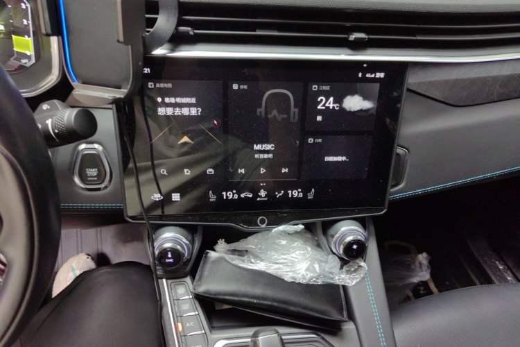 Used Lynk & Co 05 2020 2.0TD Two-Wheel Drive Shine Halo Audio And AC Panel