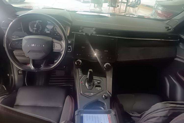 Used Lynk & Co 05 2020 2.0TD Four-Wheel Drive HypeHalo Center Console