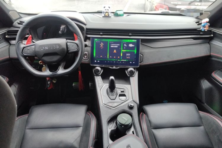 Used Lynk & Co 05 2020 2.0TD Four-Wheel Drive HypeHalo Center Console