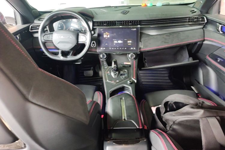 Used Lynk & Co 05 2020 2.0TD Four-Wheel Drive HypeHalo Center Console