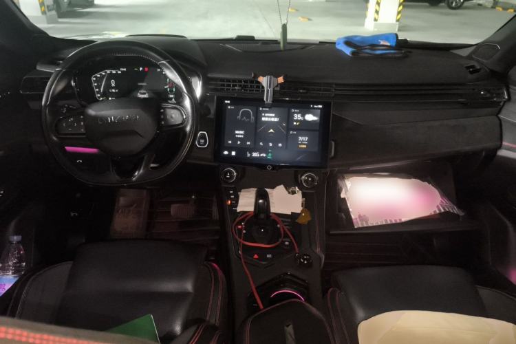 Used Lynk & Co 05 2020 2.0TD Four-Wheel Drive HypeHalo Center Console
