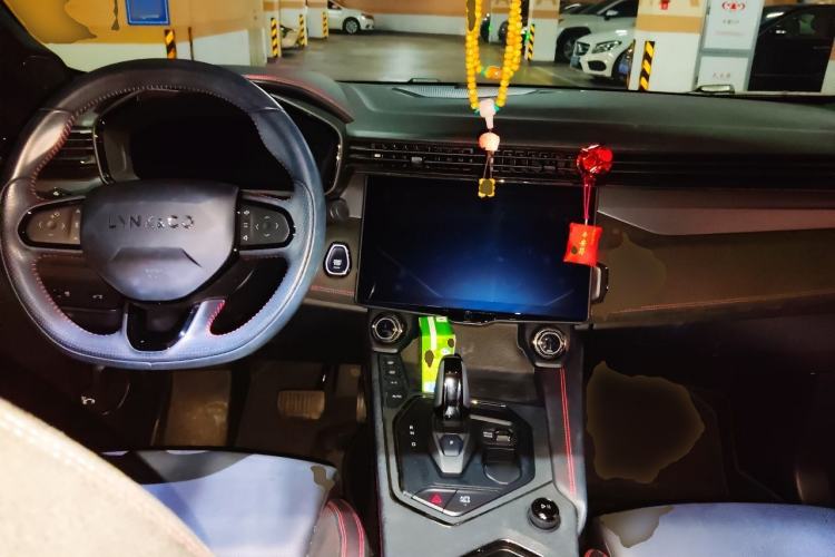 Used Lynk & Co 05 2020 2.0TD Four-Wheel Drive HypeHalo Center Console