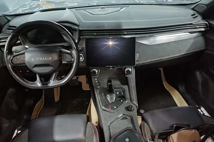 Used Lynk & Co 05 2020 2.0TD Four-Wheel Drive HypeHalo Center Console