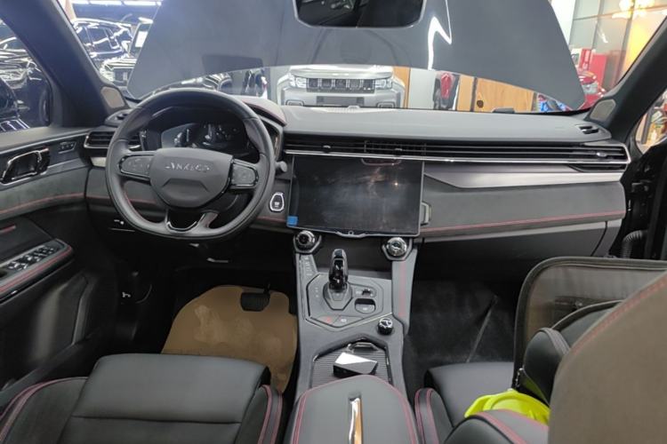Used Lynk & Co 05 2020 2.0TD Four-Wheel Drive HypeHalo Center Console