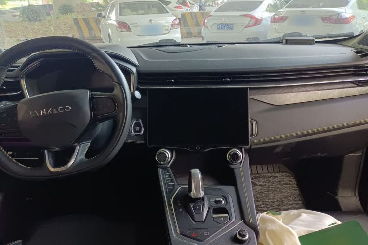 Used Lynk & Co 05 2020 2.0TD Two-Wheel Drive Zhaoyang Plus Center Console