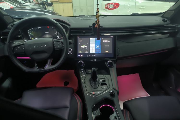 Used Lynk & Co 05 2020 2.0TD Four-Wheel Drive HypeHalo Center Console