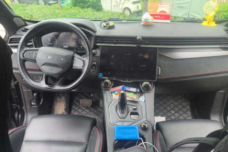 Used Lynk & Co 05 2020 2.0TD Four-Wheel Drive HypeHalo Center Console