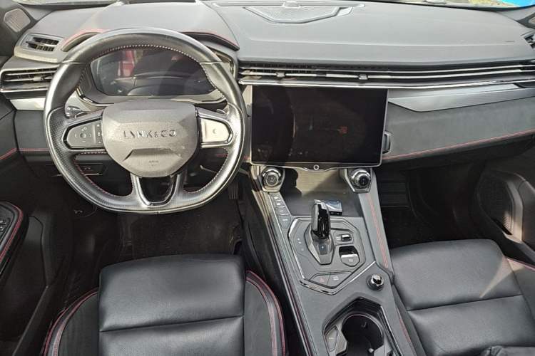 Used Lynk & Co 05 2020 2.0TD Four-Wheel Drive HypeHalo Center Console