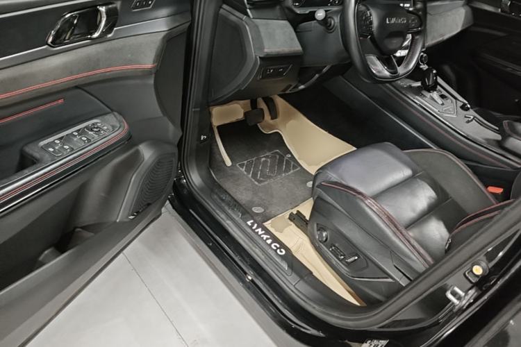 Used Lynk & Co 05 2020 2.0TD Four-Wheel Drive HypeHalo Driver Seat