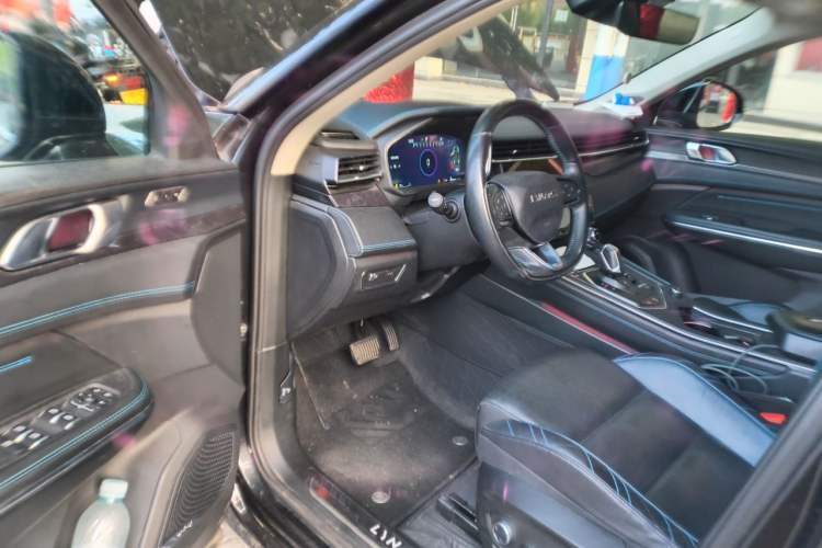 Used Lynk & Co 05 2020 2.0TD Two-Wheel Drive Shine Halo Driver Seat