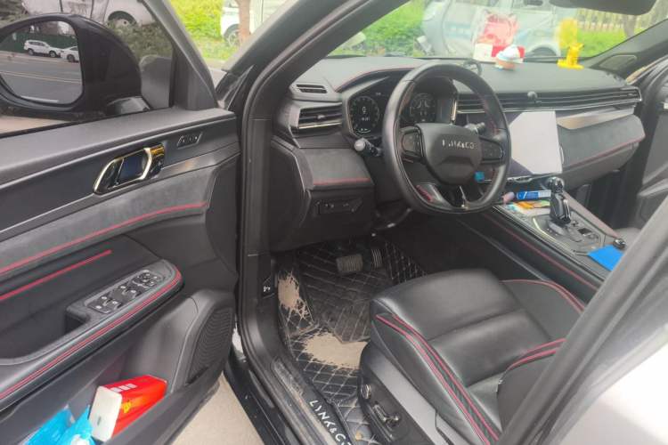 Used Lynk & Co 05 2020 2.0TD Four-Wheel Drive HypeHalo Driver Seat