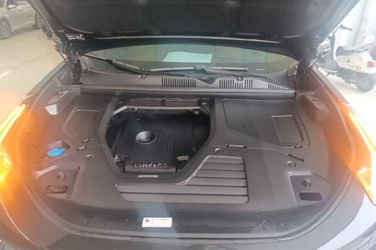 Used Lynk & Co 05 2020 2.0TD Four-Wheel Drive HypeHalo Engine Bay
