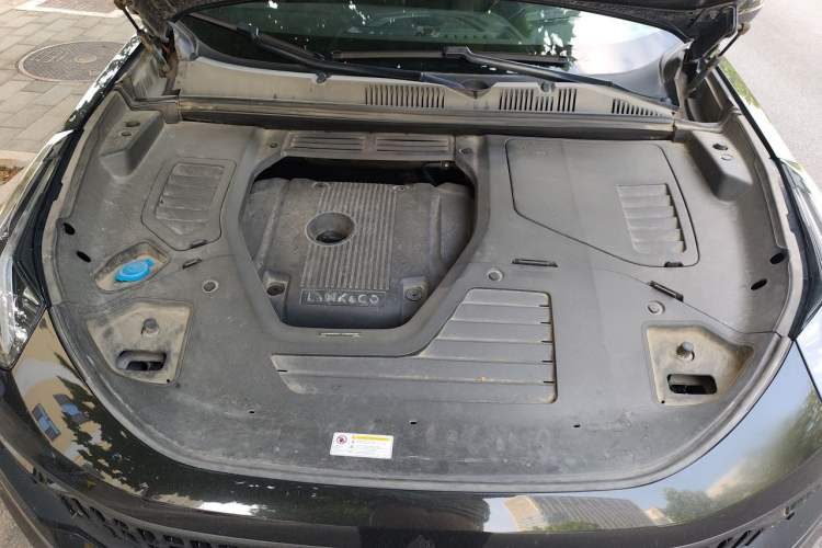 Used Lynk & Co 05 2020 2.0TD Four-Wheel Drive HypeHalo Engine Bay