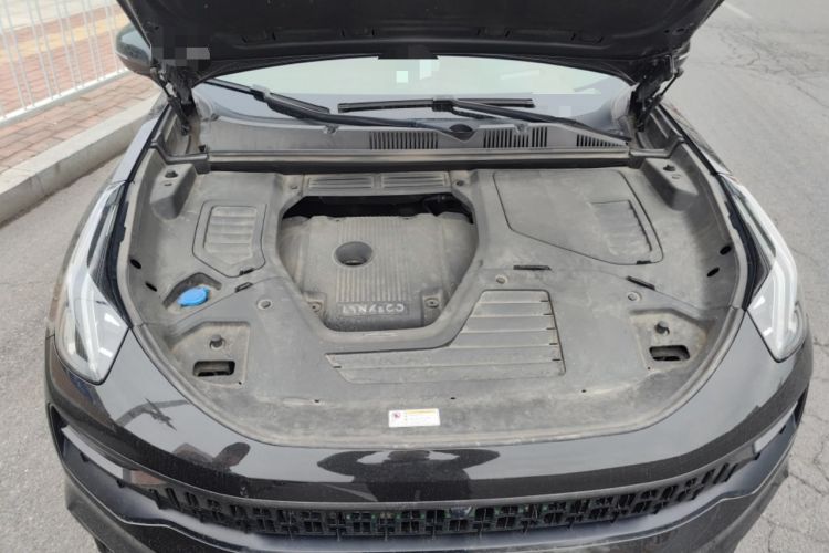 Used Lynk & Co 05 2020 2.0TD Four-Wheel Drive HypeHalo Engine Bay