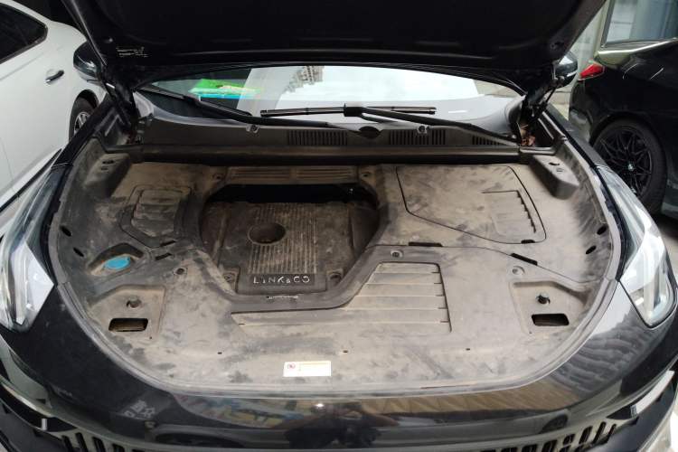 Used Lynk & Co 05 2020 2.0TD Four-Wheel Drive HypeHalo Engine Bay
