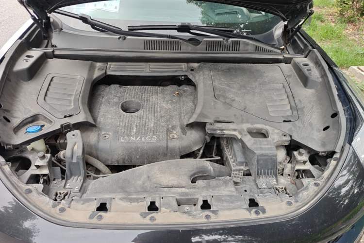 Used Lynk & Co 05 2020 2.0TD Four-Wheel Drive HypeHalo Engine Bay
