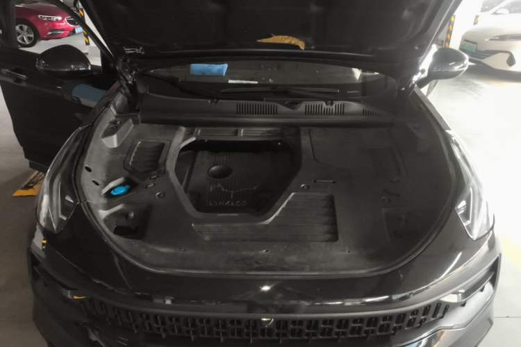 Used Lynk & Co 05 2020 2.0TD Four-Wheel Drive HypeHalo Engine Bay