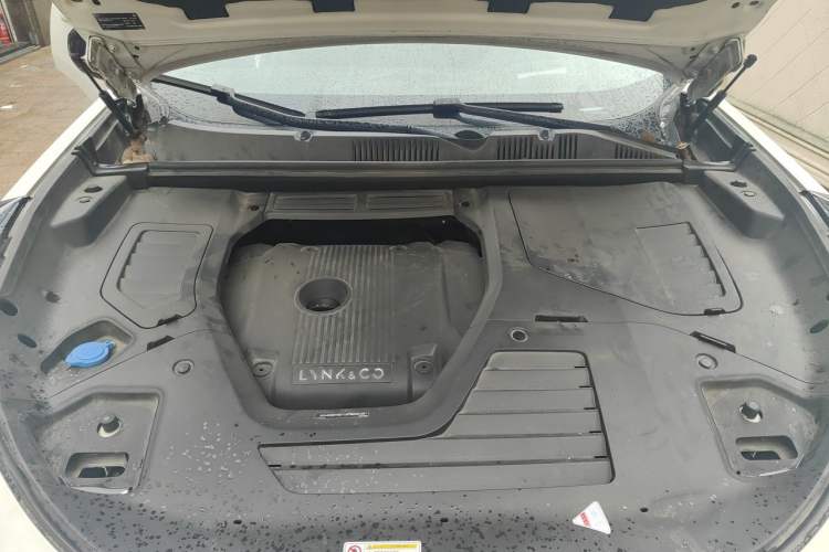 Used Lynk & Co 05 2020 2.0TD Four-Wheel Drive HypeHalo Engine Bay