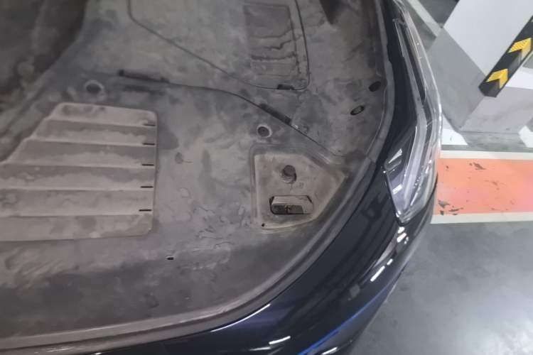 Used Lynk & Co 05 2020 2.0TD Two-Wheel Drive Shine Halo Engine Bay Left
