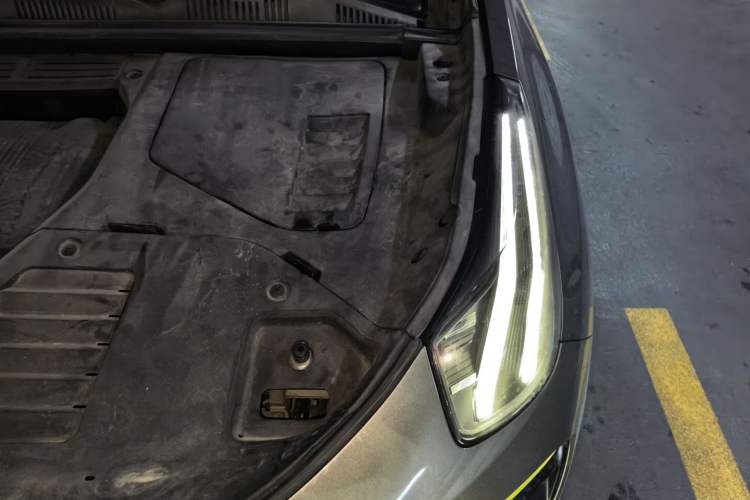 Used Lynk & Co 05 2020 2.0TD Two-Wheel Drive Shine Halo Engine Bay Left