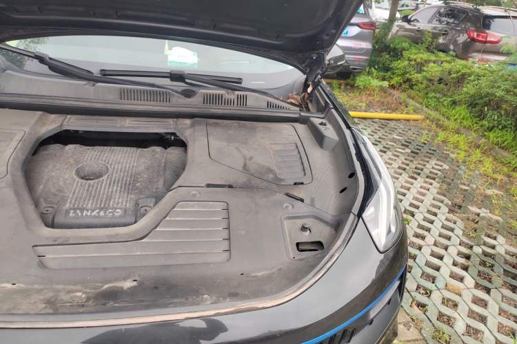 Used Lynk & Co 05 2020 2.0TD Two-Wheel Drive Shine Halo Engine Bay Left