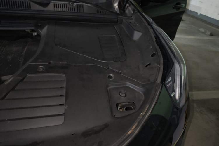 Used Lynk & Co 05 2020 2.0TD Two-Wheel Drive Shine Halo Engine Bay Left