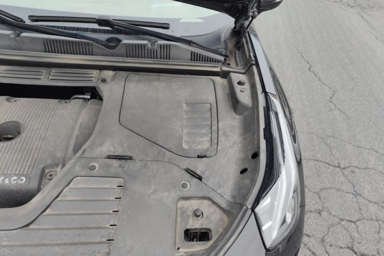 Used Lynk & Co 05 2020 2.0TD Four-Wheel Drive HypeHalo Engine Bay Left