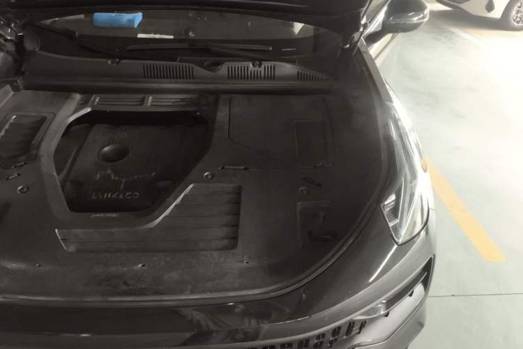 Used Lynk & Co 05 2020 2.0TD Four-Wheel Drive HypeHalo Engine Bay Left
