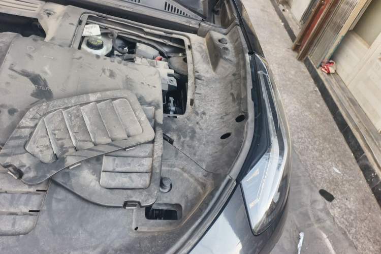 Used Lynk & Co 05 2020 2.0TD Two-Wheel Drive Shine Halo Engine Bay Left