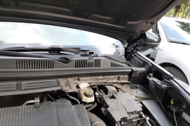 Used Lynk & Co 05 2020 2.0TD Two-Wheel Drive Shine Halo Engine Bay Left