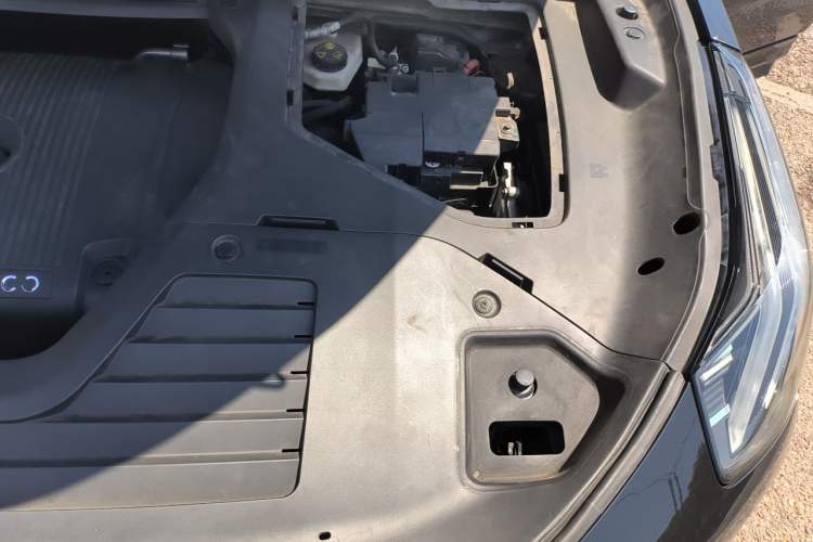 Used Lynk & Co 05 2020 2.0TD Two-Wheel Drive Shine Halo Engine Bay Left