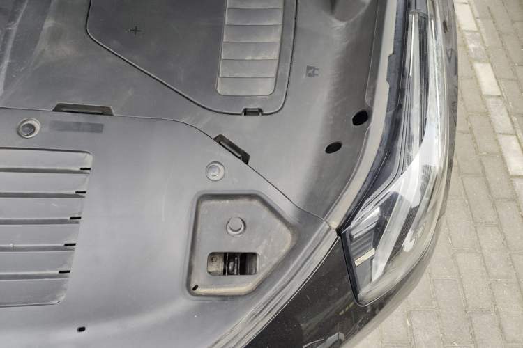 Used Lynk & Co 05 2020 2.0TD Two-Wheel Drive Zhaoyang Plus Engine Bay Left