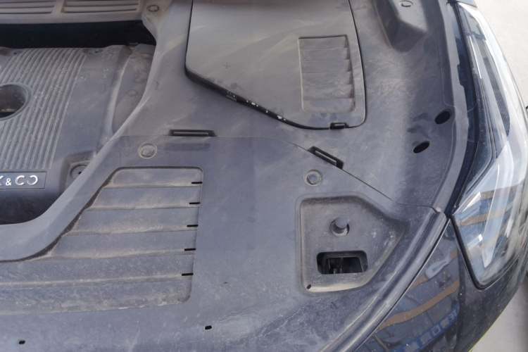 Used Lynk & Co 05 2020 2.0TD Two-Wheel Drive Shine Halo Engine Bay Left