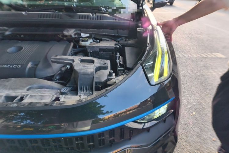 Used Lynk & Co 05 2020 2.0TD Two-Wheel Drive Shine Halo Engine Bay Left
