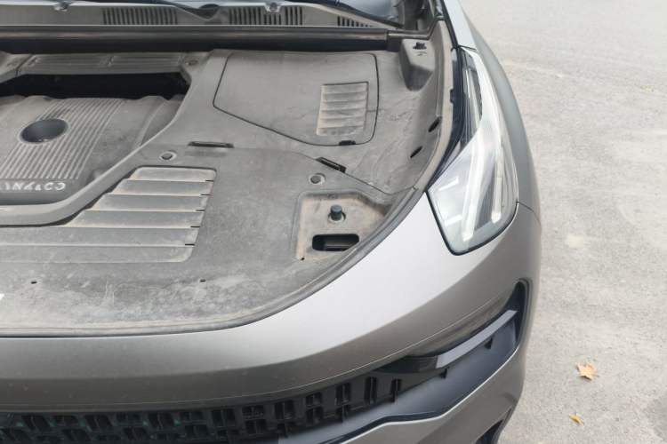 Used Lynk & Co 05 2020 2.0TD Four-Wheel Drive HypeHalo Engine Bay Left