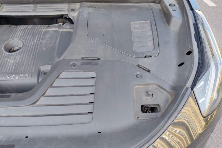 Used Lynk & Co 05 2020 2.0TD Four-Wheel Drive HypeHalo Engine Bay Left