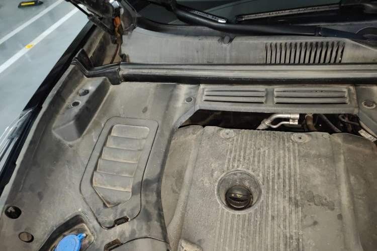 Used Lynk & Co 05 2020 2.0TD Two-Wheel Drive Shine Halo Engine Bay Right