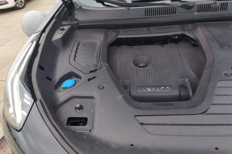 Used Lynk & Co 05 2020 2.0TD Two-Wheel Drive Shine Halo Engine Bay Right