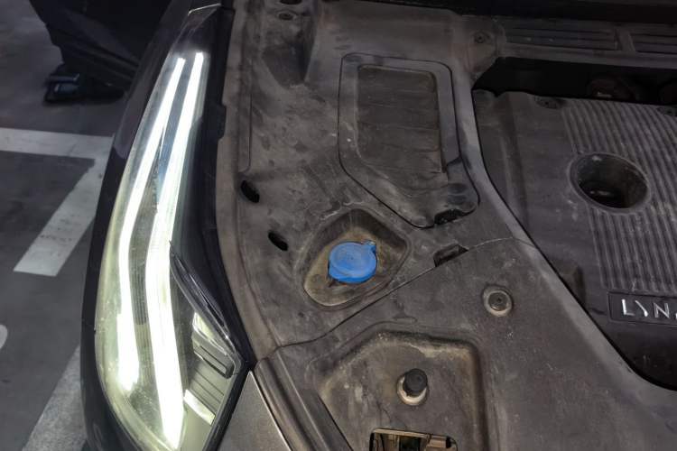 Used Lynk & Co 05 2020 2.0TD Two-Wheel Drive Shine Halo Engine Bay Right