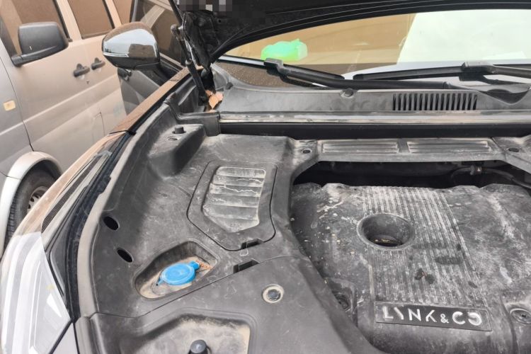 Used Lynk & Co 05 2020 2.0TD Four-Wheel Drive HypeHalo Engine Bay Right