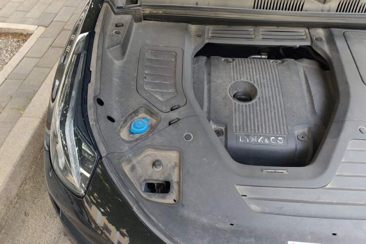 Used Lynk & Co 05 2020 2.0TD Four-Wheel Drive HypeHalo Engine Bay Right