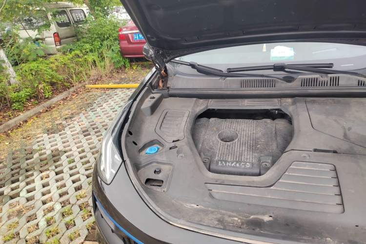 Used Lynk & Co 05 2020 2.0TD Two-Wheel Drive Shine Halo Engine Bay Right