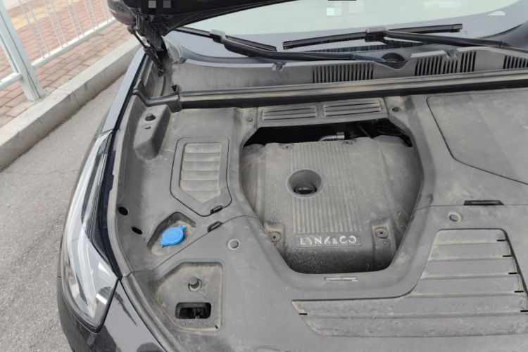 Used Lynk & Co 05 2020 2.0TD Four-Wheel Drive HypeHalo Engine Bay Right