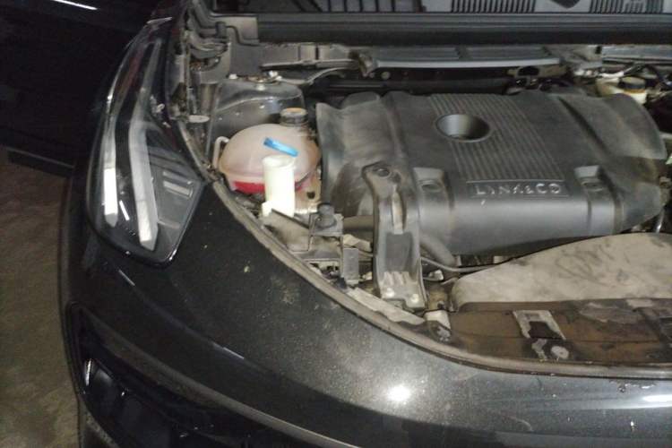 Used Lynk & Co 05 2020 2.0TD Four-Wheel Drive HypeHalo Engine Bay Right