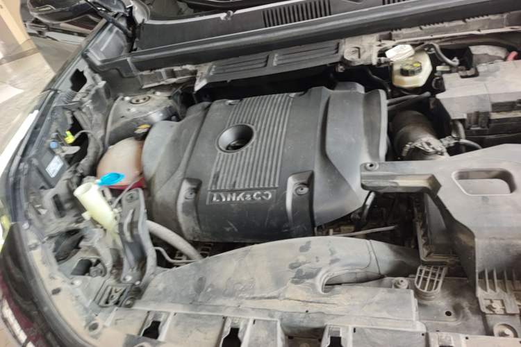 Used Lynk & Co 05 2020 2.0TD Four-Wheel Drive HypeHalo Engine Bay Right