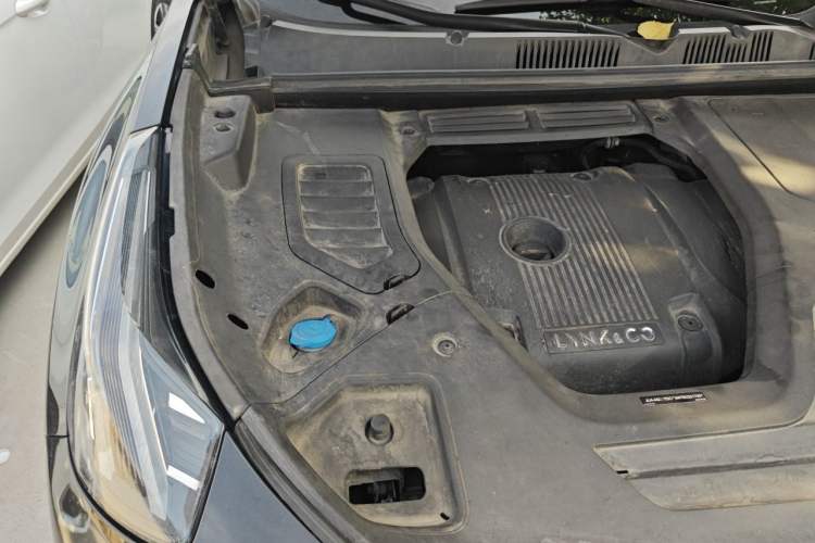 Used Lynk & Co 05 2020 2.0TD Four-Wheel Drive HypeHalo Engine Bay Right