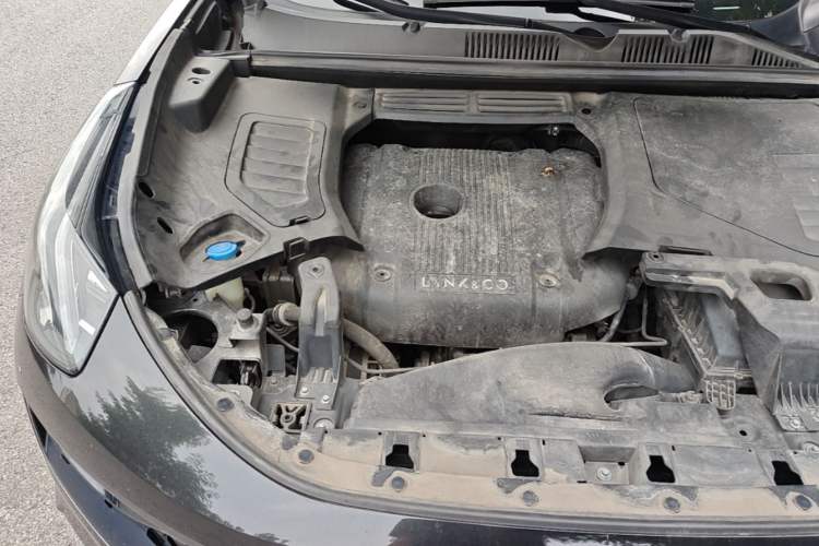 Used Lynk & Co 05 2020 2.0TD Four-Wheel Drive HypeHalo Engine Bay Right