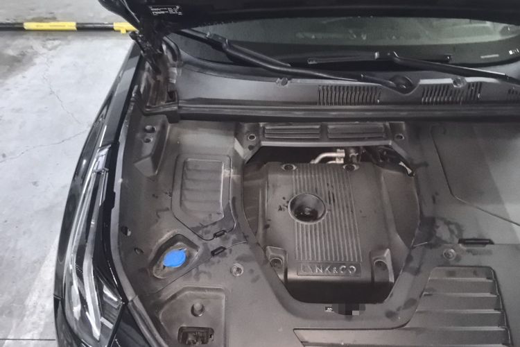 Used Lynk & Co 05 2020 2.0TD Four-Wheel Drive Limited-Edition Timed Release Engine Bay Right
