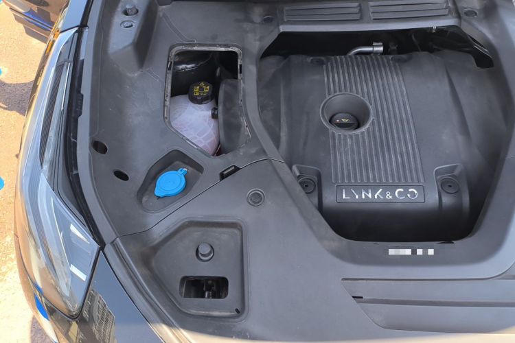 Used Lynk & Co 05 2020 2.0TD Two-Wheel Drive Shine Halo Engine Bay Right